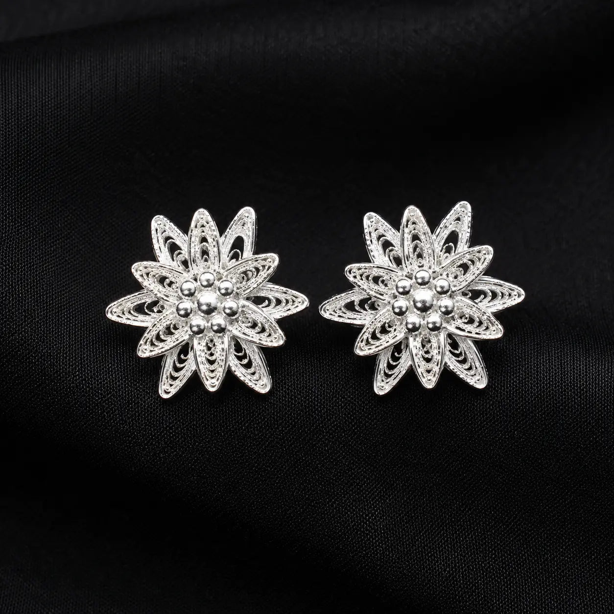 Edelweiss stud earrings 505