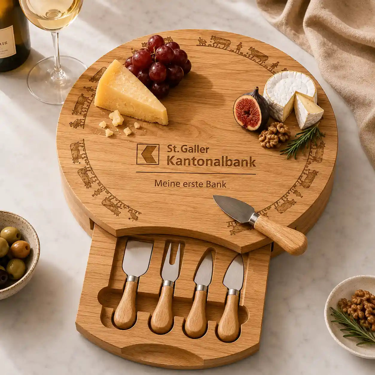 Holz-Käsebrett 30 cm I Mit ausziehbarerer Käsemesser-Schublade