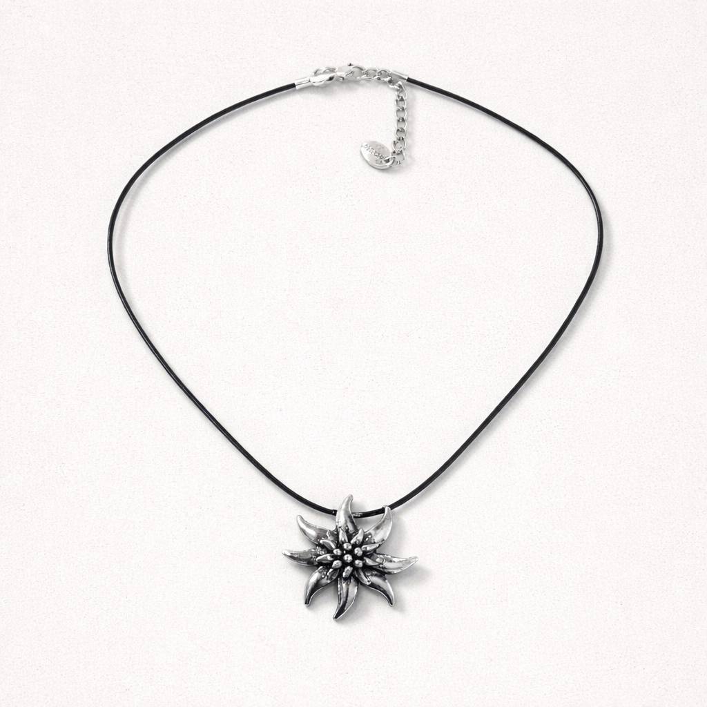 Necklace, bracelet and earrings set, white