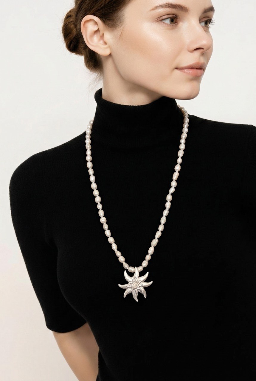 Necklace, bracelet and earrings set, white