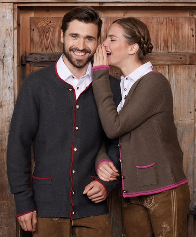 02-0640_Herren-Strickjacke-im-Trachtenlook1