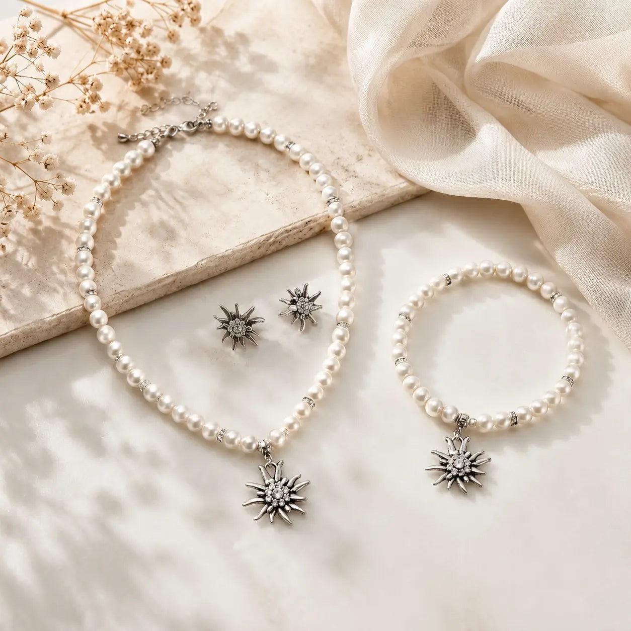 Necklace, bracelet and earrings set, white