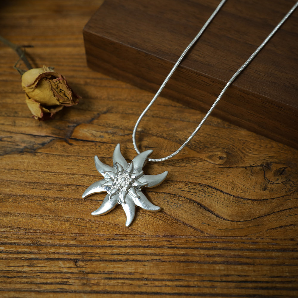 Ensemble collier, bracelet et boucles d'oreilles, blanc