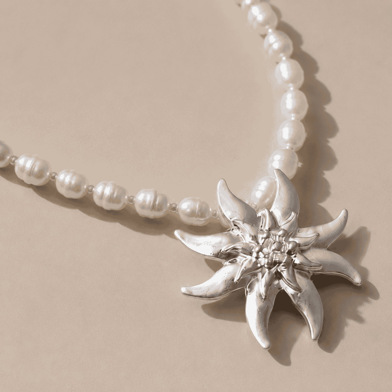 Necklace, bracelet and earrings set, white