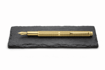Stylo plume Caran d'Ache ECRIDOR CHEVRON plaqué or
