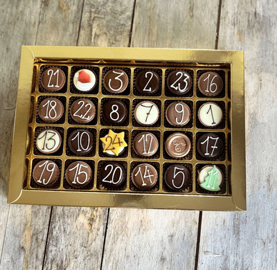 JETZT VORBESTELLEN: Advents-Kalender 2026 mit exquisiten Pralinen