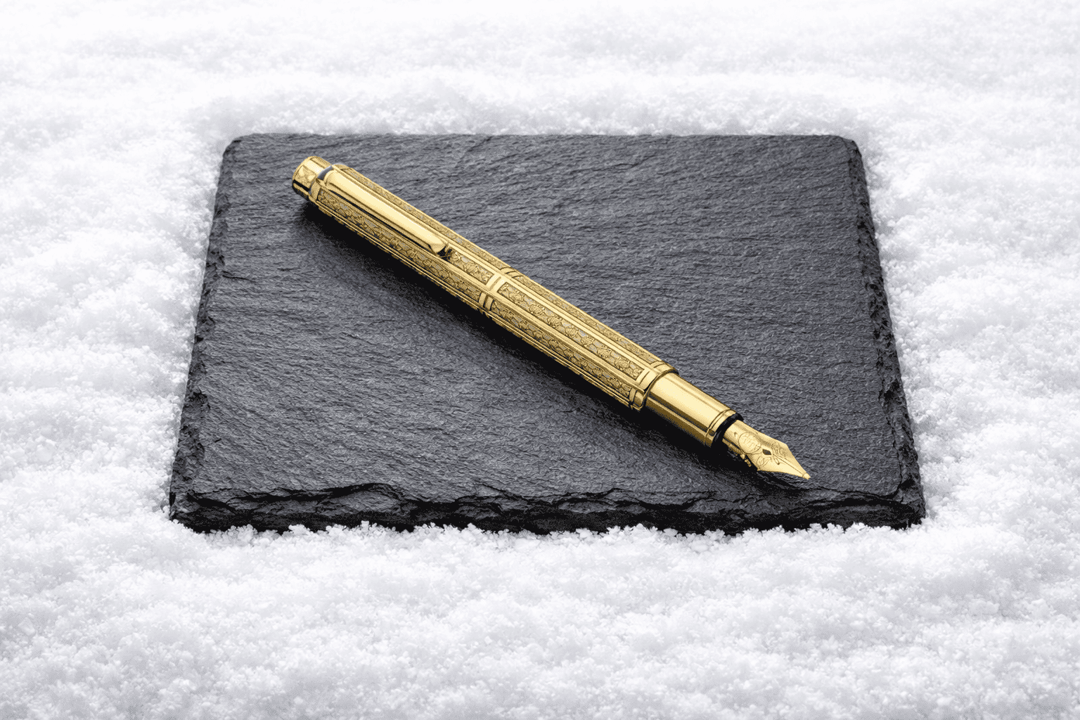 Stylo plume Caran d'Ache ECRIDOR CHEVRON plaqué or