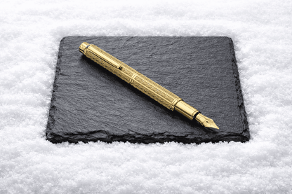 Stylo plume Caran d'Ache ECRIDOR CHEVRON plaqué or