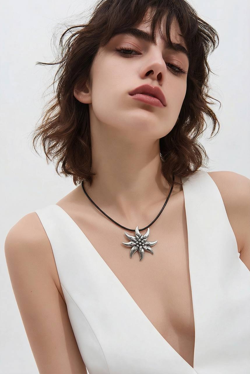 Necklace, bracelet and earrings set, white