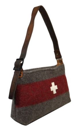 premium upcycling Umhängetasche